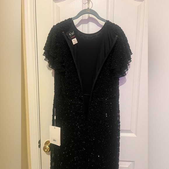 🌺Mac Duggal HIGH NECK FLUTTER CAP SLEEVE GOWN - Picture 11 of 16